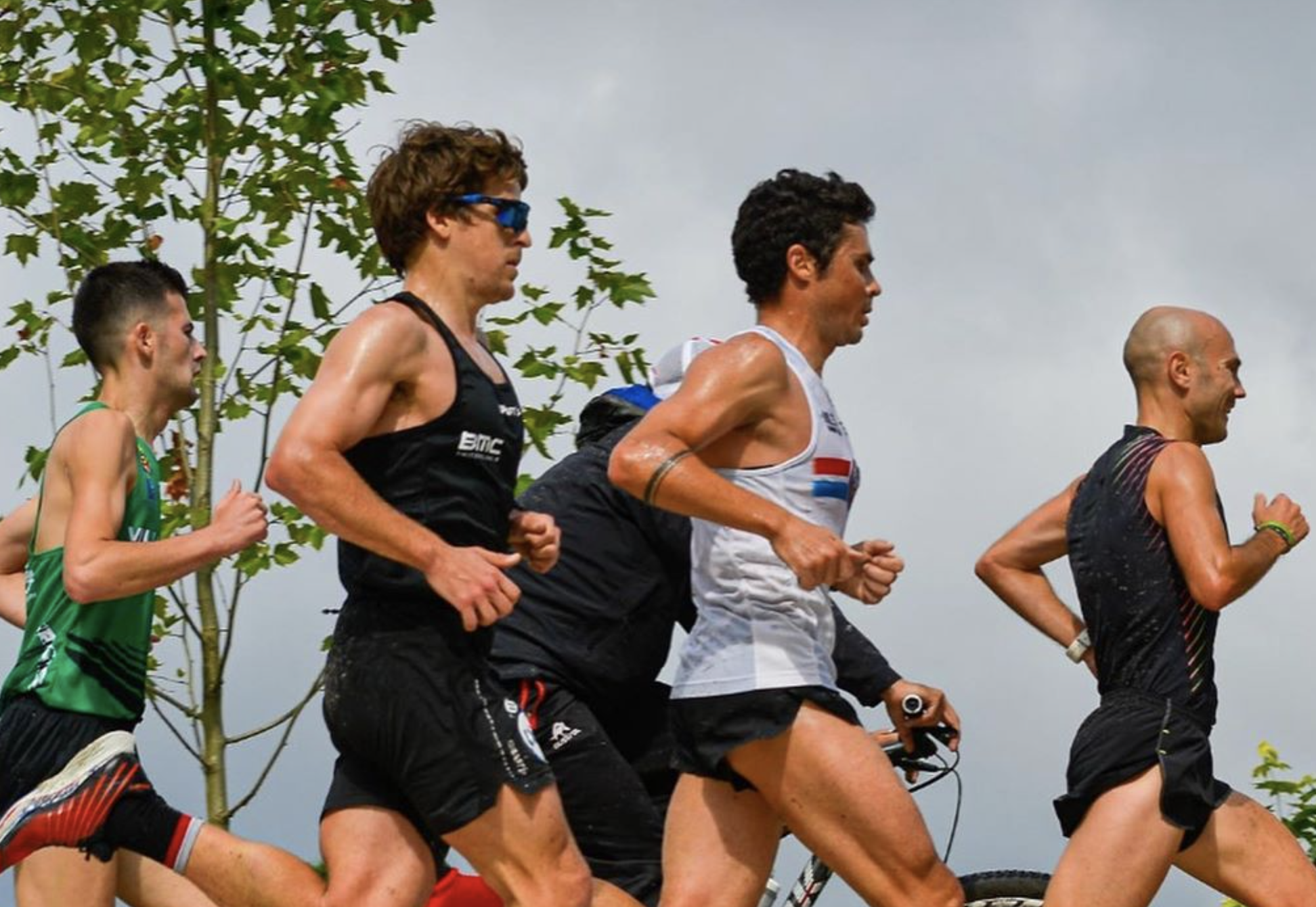Noya y Dapena, "10 km en el parque con los colegas (a 3'04"/km)... mucho mejor de lo esperado".