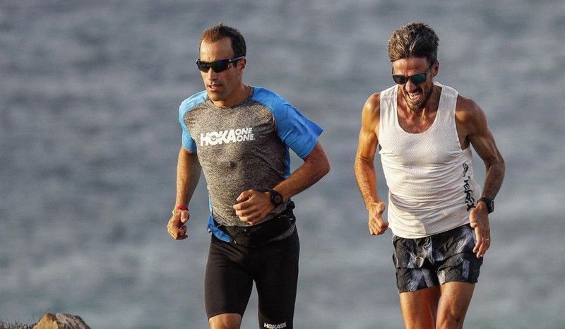 Eneko Llanos afina para Kona con Chema Martínez