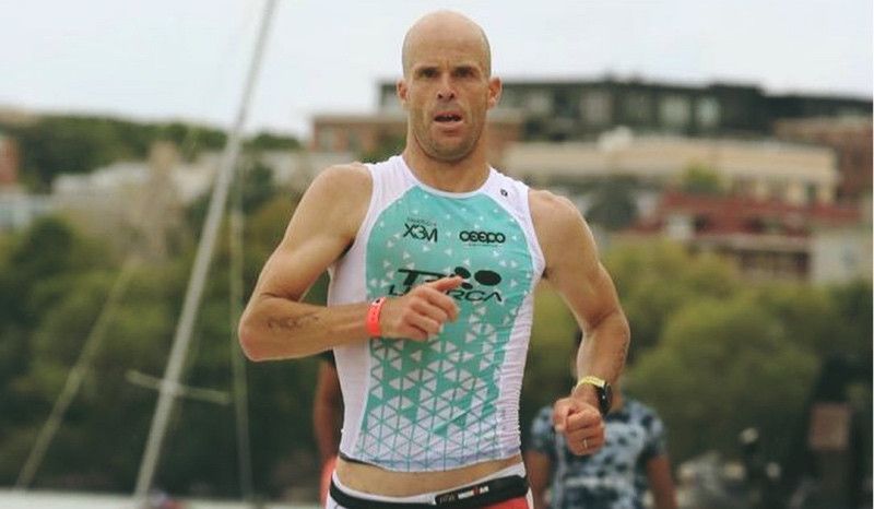 "Los 4'10"/km del primer 10.000 se convierten en 4'39", 4'46", 4'52" y le veo las orejas al lobo"