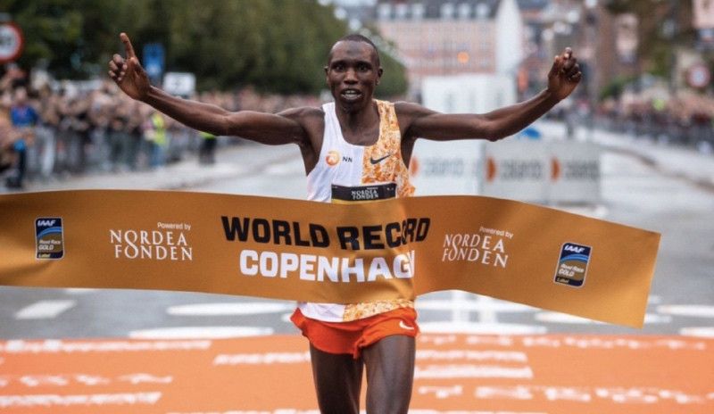 (VÍDEO) Así ha sido el récord del mundo de medio maratón de Geoffrey Kamworor: 58'01"