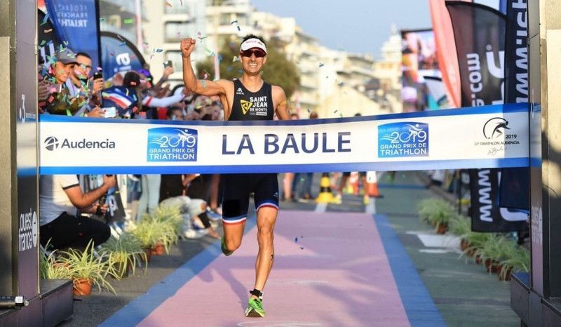(VÍDEO) Así fue el 13'35" a pie de Mario Mola en el Triathlon Audencia La Baule   