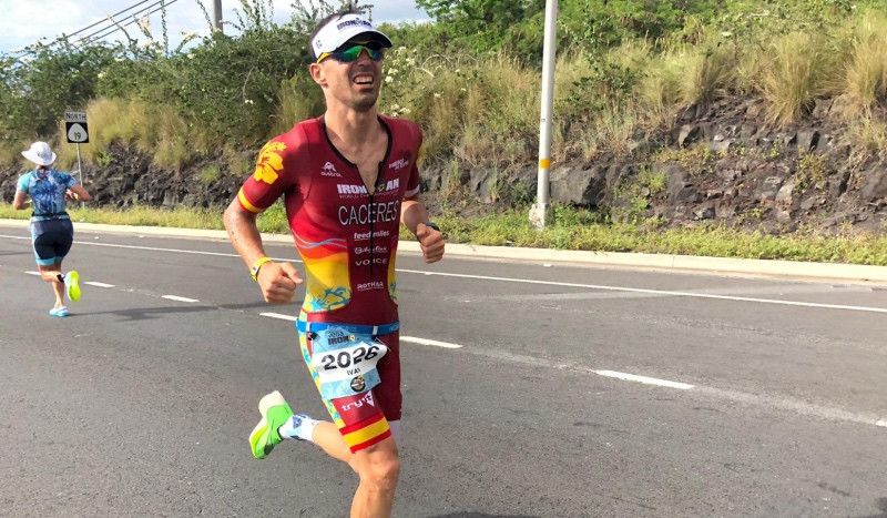 (VÍDEO) Iván Cáceres se proclama campeón del mundo en Kona en su grupo de edad