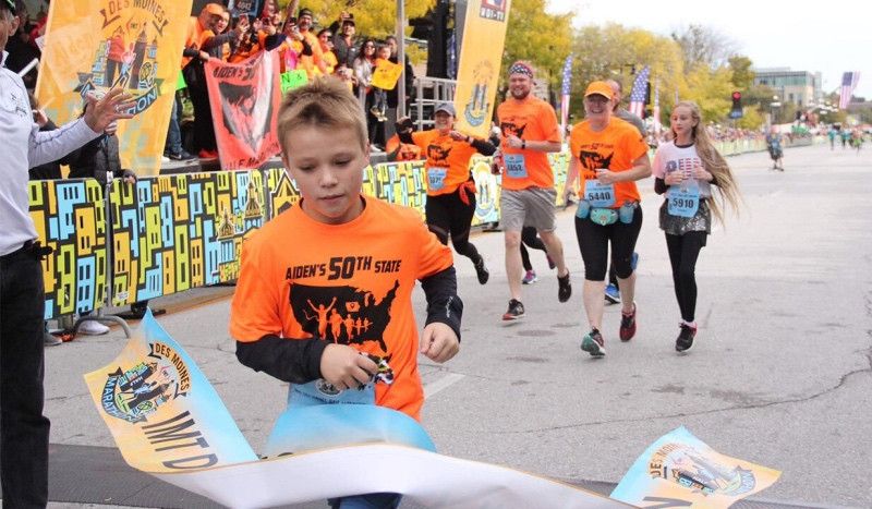 Un niño de 11 años corre un medio maratón en cada uno de los 50 estados de EE.UU.