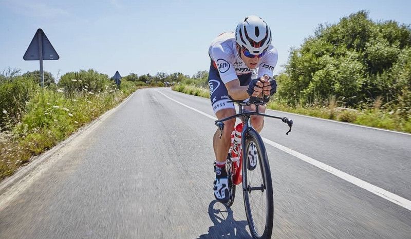 Pablo Dapena y Judith Corachán acarician el podio del Challenge Peguera-Mallorca