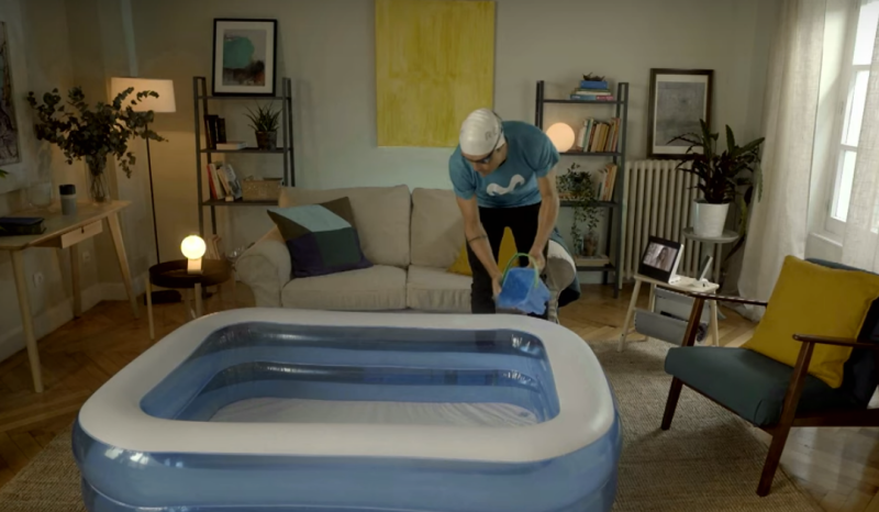 (VÍDEO) ¿Has visto el nuevo spot de Gómez Noya... con sus 'peculiares' vecinos?