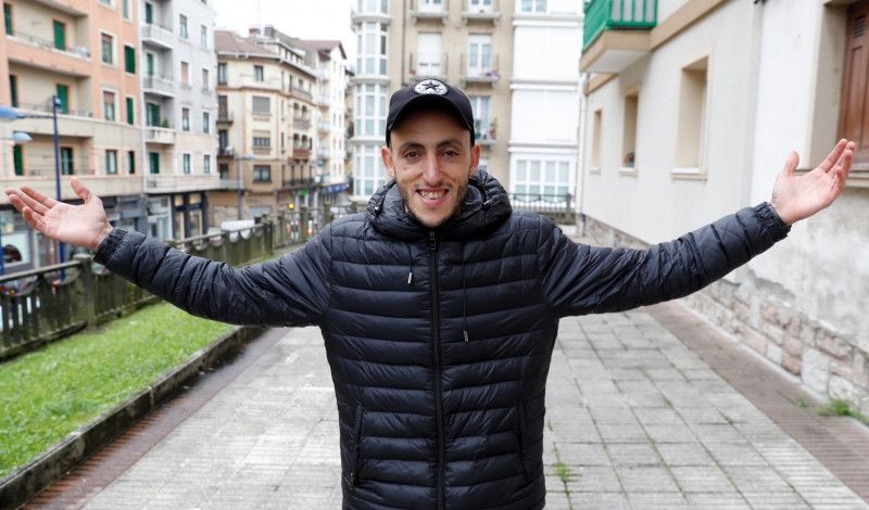 Lachgar, el atleta que llegó en los bajos de un camión: "Pasado un tiempo, no sientes ni hambre"
