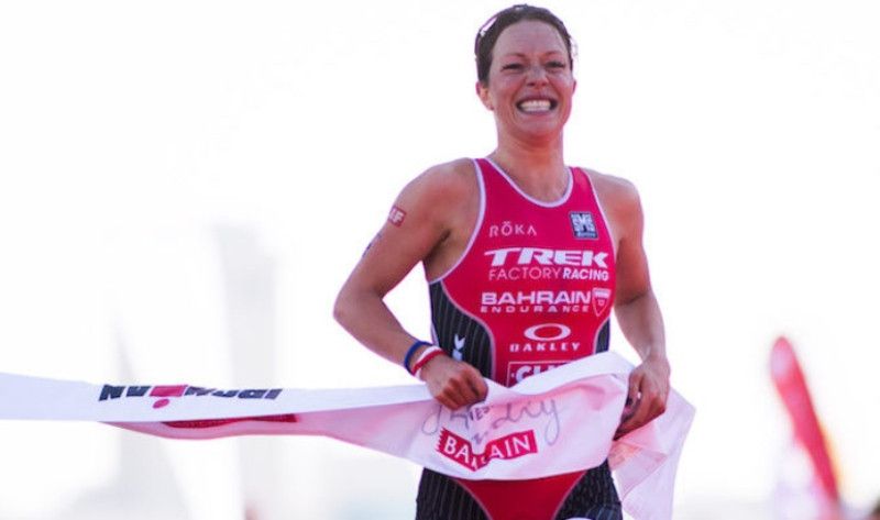 Holly Lawrence gana en Bahrain con la mejor marca de la historia en IRONMAN 70.3