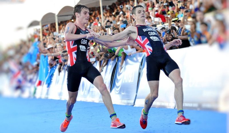 La dramática llegada de los Brownlee, nominada al mejor momento del deporte de los últimos 20 años