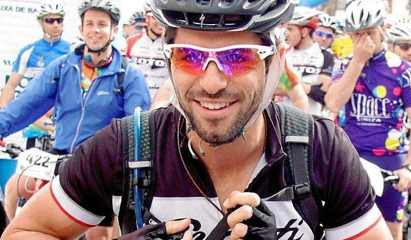 Jaime Alguersuari, del ruido del motor al silencio del desierto en su MTB