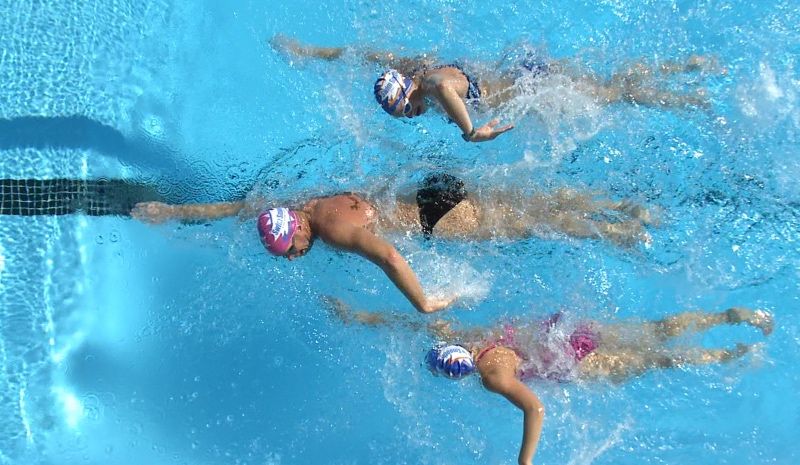 Drafting en natación: ¿cuánta energía y segundos ahorras... y cómo se entrena?