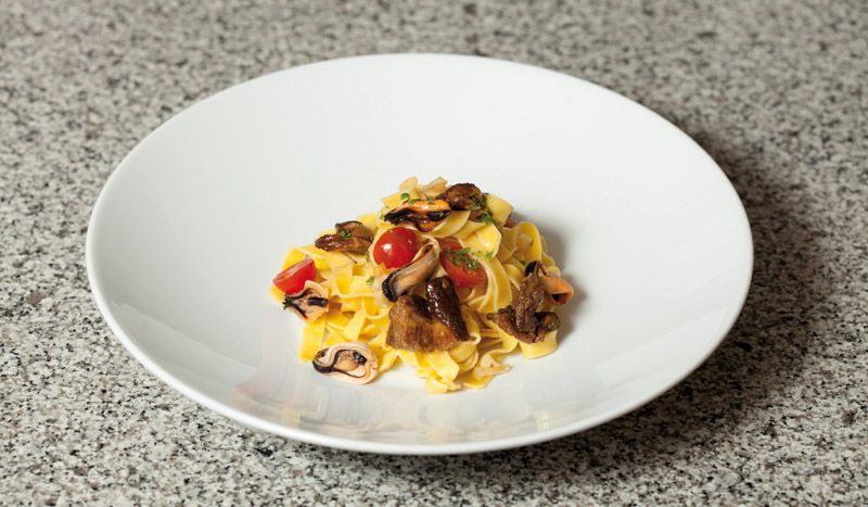 Recetas: Papardelle con mejillones, setas, tomate cherry y ajo