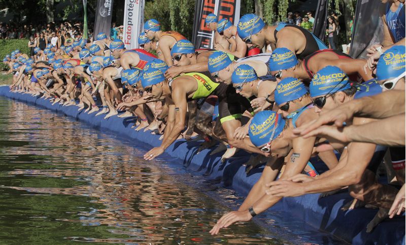 El Triatlón Villa de Madrid reune a 3.300 participantes