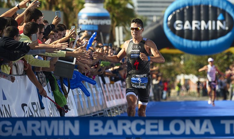 Gómez Noya, intratable en el Garmin Barcelona Triathlon