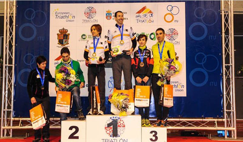 Egoitz Zalakain y Ana Casares, campeones de España de Triatlón de Invierno