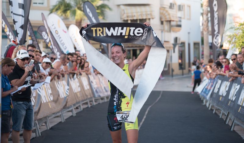 David Zamora y Ana Belén Maruny dominan el triatlón Olímpico TriWhite Cup by Lurbel de Carboneras