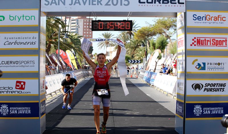 Arturo Galián y Ana Belén Maruny se exhiben en el triatlón Olímpico TriWhite Cup by Lurbel de San Javier