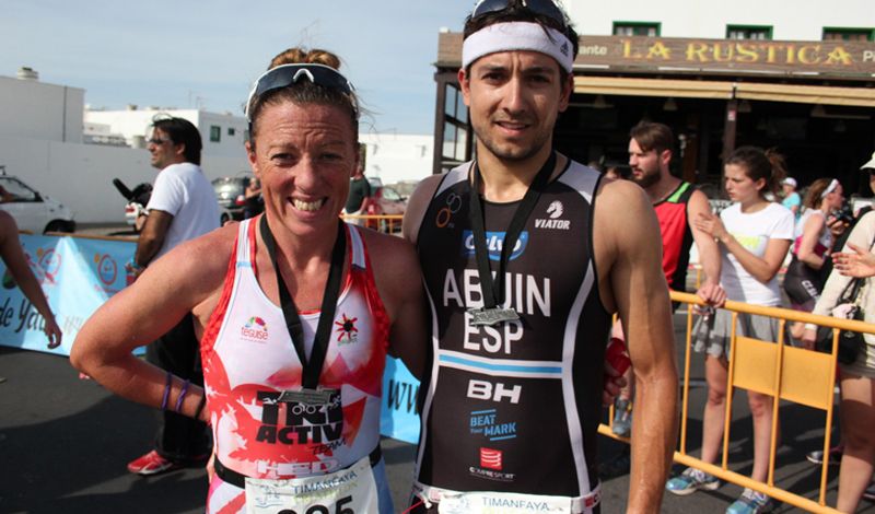 Uxio Abuín y Bella Bayliss, ganadores del VI Timanfaya Triathlon