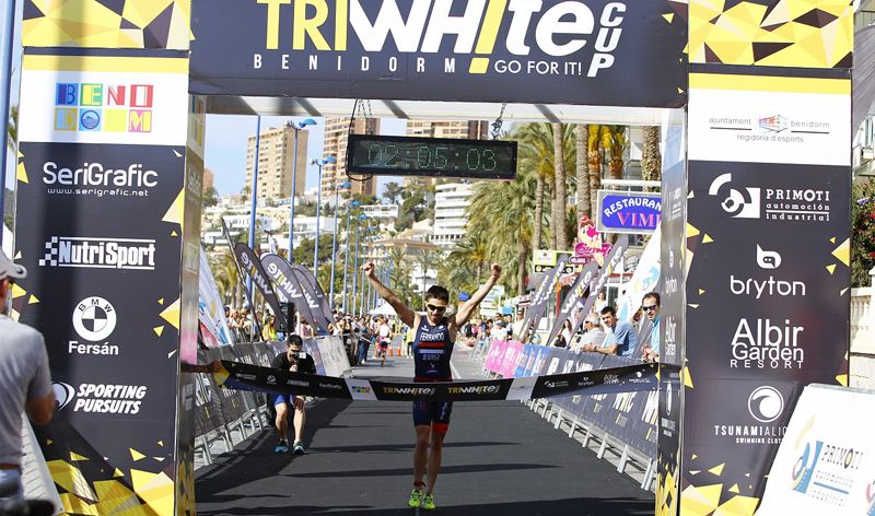Carlos Ferrando y Cristina González vencedores de la primera cita TriWhite Cup en Benidorm