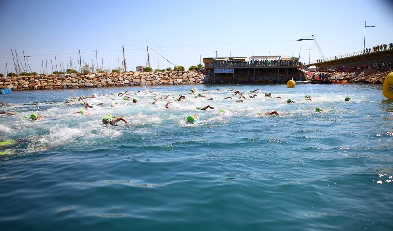 500 triatletas disputan este domingo en Torrevieja la tercera prueba TriWhite Cup 2016