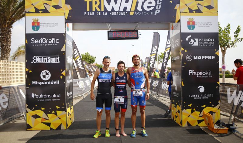 Carlos Ferrando y Ana Belén Maruny, vencedores del triatlón Olímpico TriWhite Cup Pilar de la Horadada