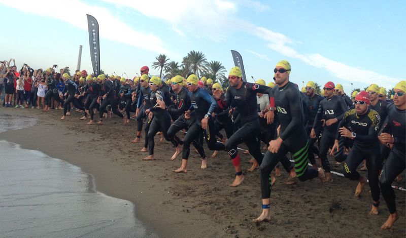 Málaga vive una intensa jornada de triatlón en la octava cita del Santander Triathlon Series