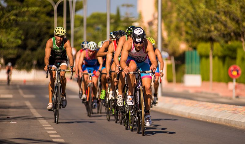 Fernando Martínez y Ana Belén Maruny, vencedores del triatlón Olímpico de San Javier