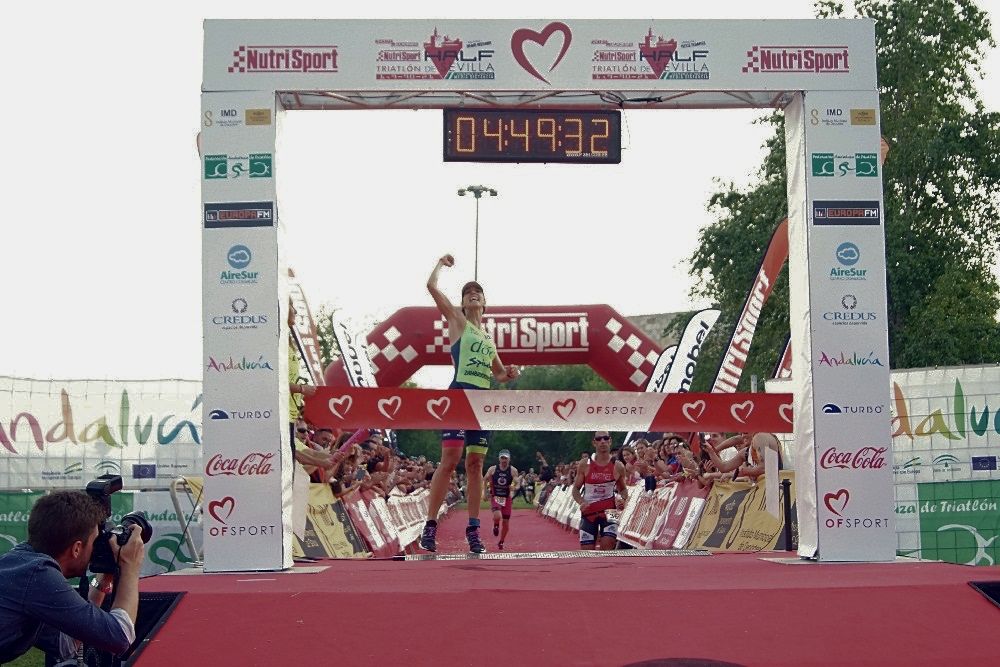 María Pujol y Gonzalo Orozco se llevan el Nutrisport Half-Triatlón de Sevilla