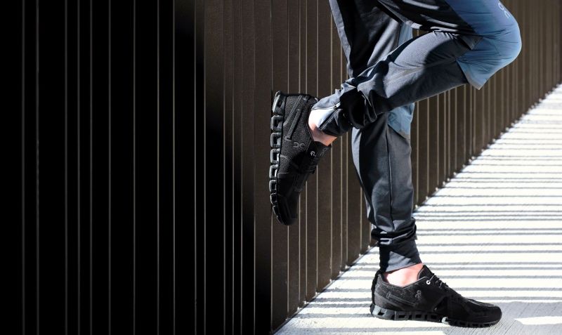 De visita en ON RUNNING, la marca de zapatillas de Gómez Noya