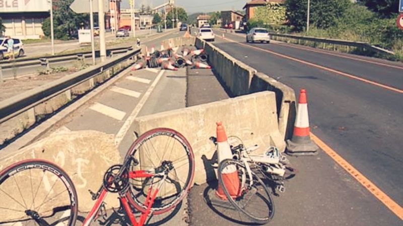 Dos ciclistas heridos en Iurreta tras ser atropellados por otro conductor drogado