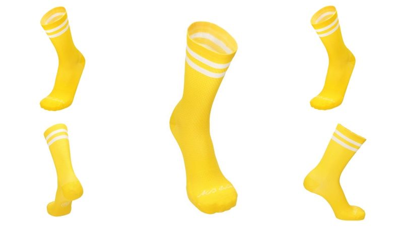 Los pies también se visten de amarillo