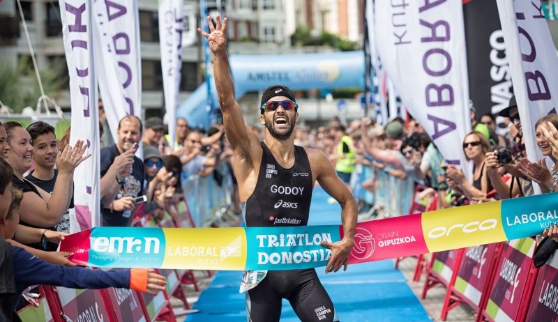 Godoy gana el Triatlón de Donostia... y van cuatro