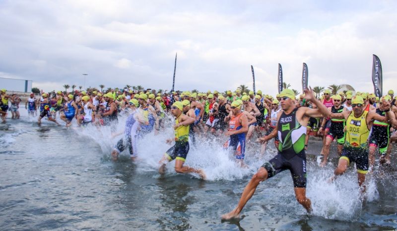 Cerca de un millar de participantes competirán este domingo en el Triatlón de Castellón