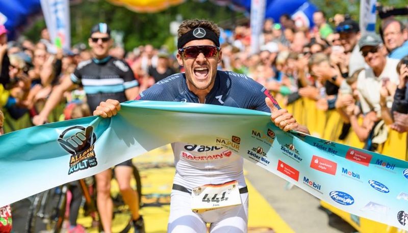 Jan Frodeno se pasea en casa camino de Kona