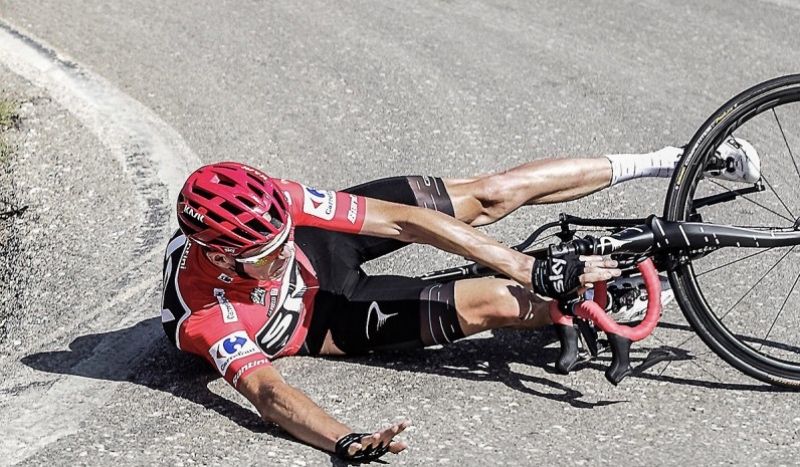 Una etapa "con mucha miga": ataque de Contador, caídas de Froome y de una moto, agresión a Belkov