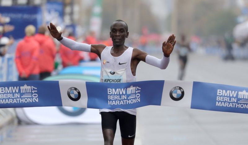 Kipchoge gana el Maratón de Berlín y se queda a 34 segundos del récord del mundo