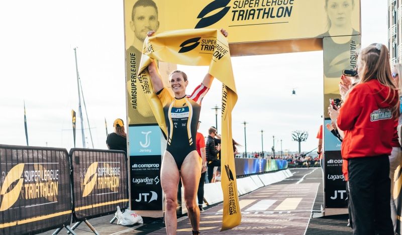 Vídeo-resumen de la Super League Triathlon (Triple Mix-Femenina)