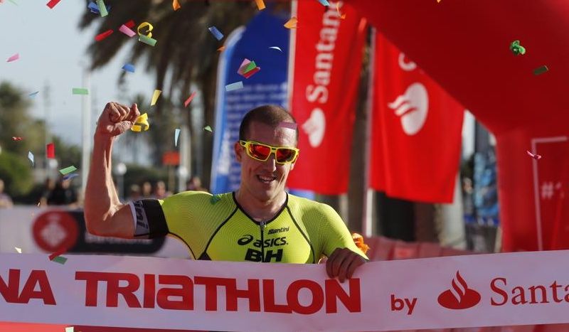 Fernando Alarza gana el Triatlón de Barcelona... y van tres