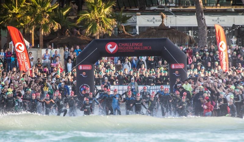 1.000 triatletas en la IV edición del Challenge Peguera Mallorca