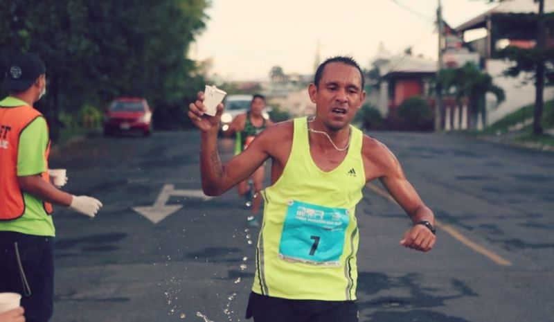 Muere un atleta al ser atropellado por un conductor ebrio en la Media Maratón de Costa Rica