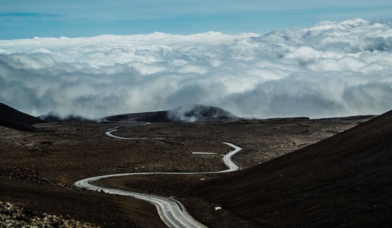 McKenzie hace el triatlón más duro del mundo en la montaña más alta del planeta