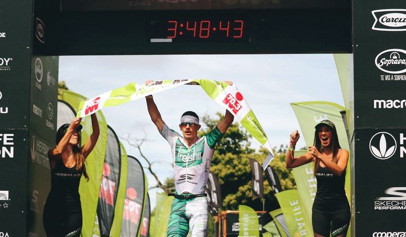 Lionel Sanders repite victoria en el Ironman 70.3 de Pucón