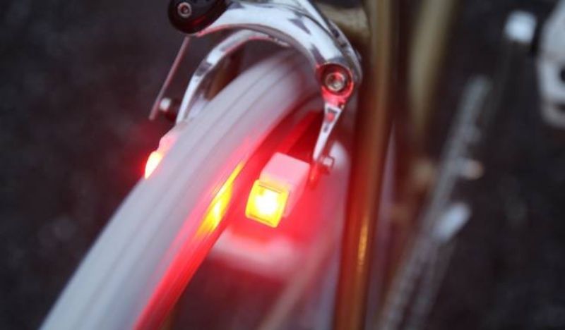 Ya se puede iluminar la frenada... sin batería ni peso extra