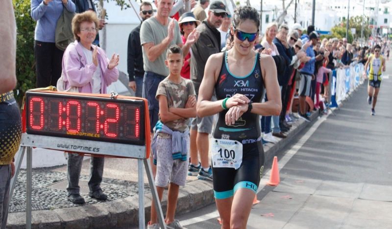 Sara Pérez estrena la temporada con victoria en el Timanfaya Triathlon