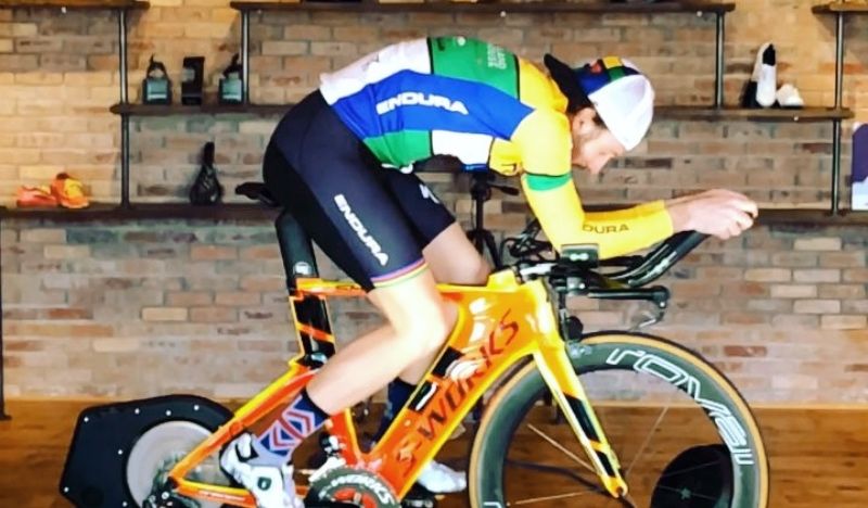 El recordman Ironman, en su primera sesión sobre la bici de contrarreloj.