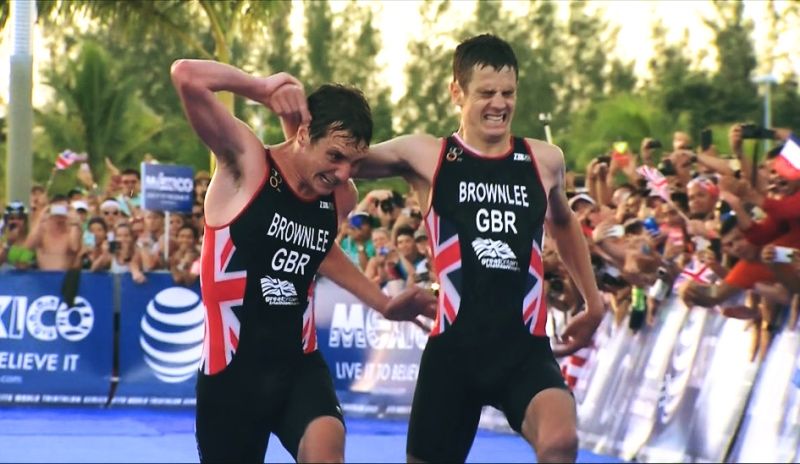 La imagen de Alistair ayudando a Jonny en Cozumel dio la vuelta al mundo.