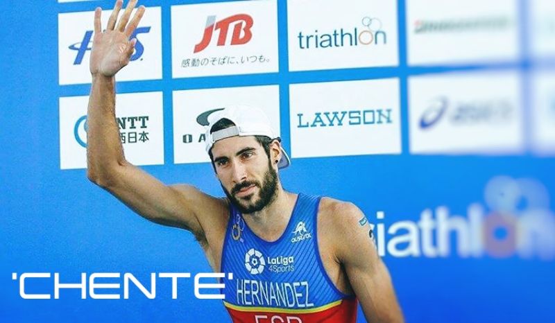 Vicente Hernández, subiendo al podio en la Copa del Mundo de Miyazaki 2017.