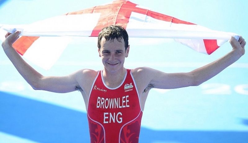 El mayor de los Brownlee, celebrando la victoria en los Juegos de la Commonwealth 2014.