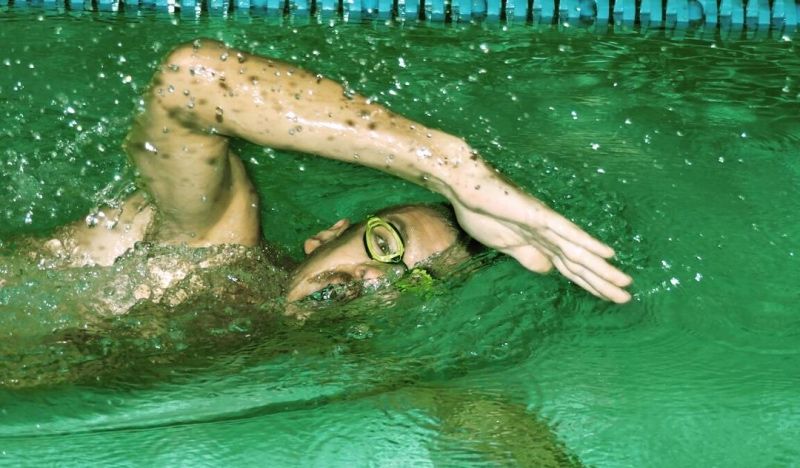 Lionel Sanders, durante un entrenamiento en la piscina.