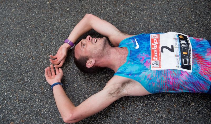 Toni Abadía bate el récord de España de 10 km en ruta en Laredo