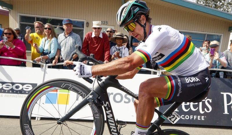 ¿Qué 'misterioso' corredor persigue a Peter Sagan?